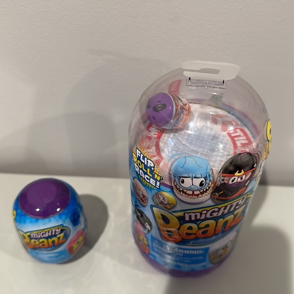Mighty Beanz Flip Roll ‘n’ Race! - Picture 4 of 4